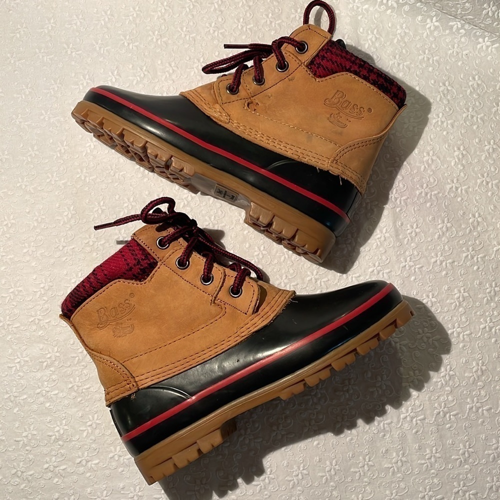 BASS Women’s Waterproof Duck Boots size 5 Thermolite